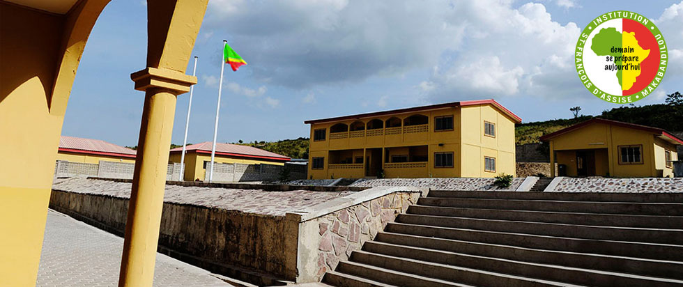 Amphithéâtre de plein air et bâtiments du campus